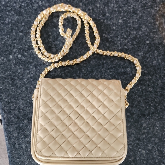 Amanda Smith Handbags - Amanda Smith Quilted Cream Crossbody with Gold Chain Strap